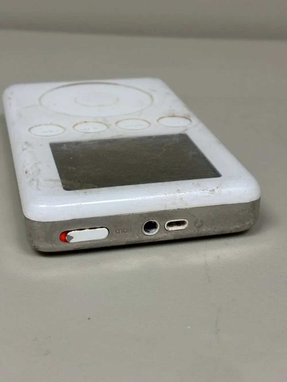Apple iPod Classic 3rd Gen 15GB White A1040 EMC 1961 2003 MP3 FOR PARTS REPAIR